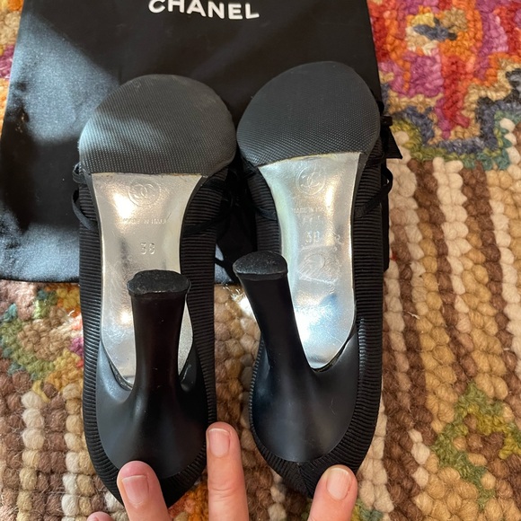 πΊππΊ Chanel Bow Heels with Pearl Logo Interlocked CCβs - Picture 8 of 12